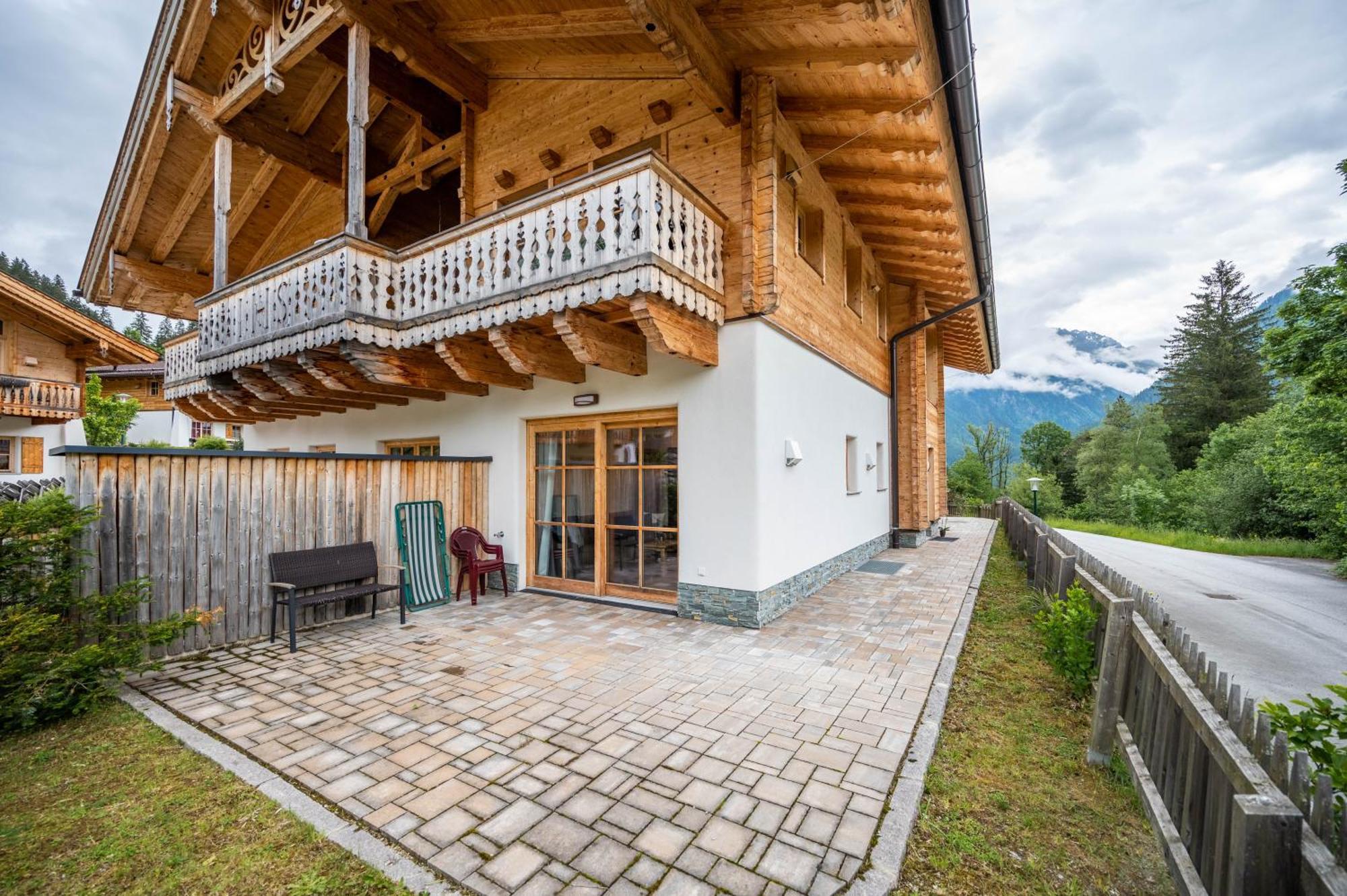 Chaletdorf Am Sonnenhang Нойкірхен-ам-Гросфенедігер Номер фото